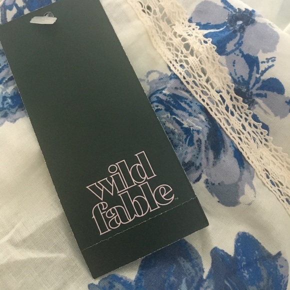 NWT WILD FABLE ADORABLE FLORAL CROPPED TOP - Picture 3 of 9